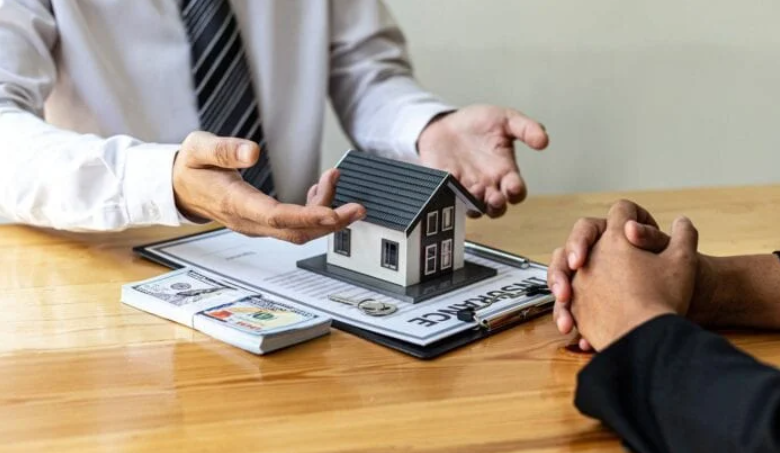 Why Hiring an Estate Agent is a Smart Move for First-Time Sellers