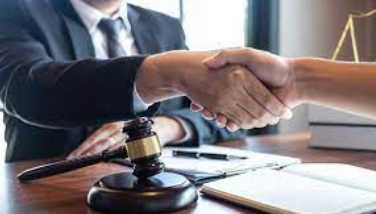 How a Personal Injury Lawyer Navigates the Claims Process: What You Should Know