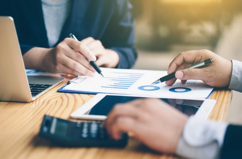 Small Business Strategy Consultants for Marketing, Management, and Operations  - Smartmockups