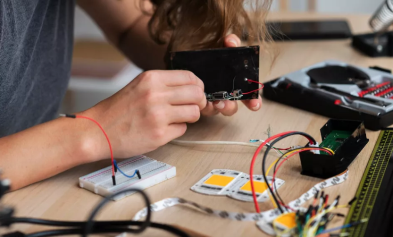 How Electronic Kits Help Beginners Learn Electronics and Build Their First Working Circuits