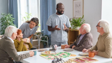 How Specialized Memory Care Communities Support Residents with Cognitive Decline